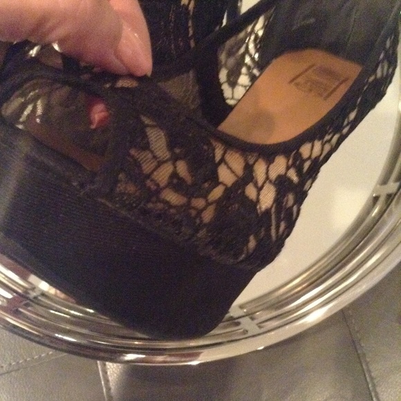 Black Lace Illusion Platform - Picture 4 of 8